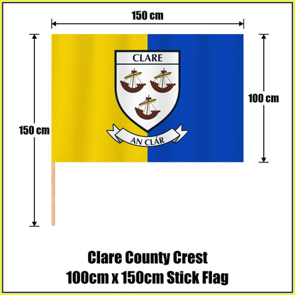 Clare county crest 100 × 150 cm stick flag in yellow and blue, with a 150 cm wooden stick and dimension arrows.