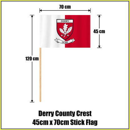 Derry county crest 45 × 70 cm stick flag in white and red, with a 120 cm wooden stick and dimension arrows.